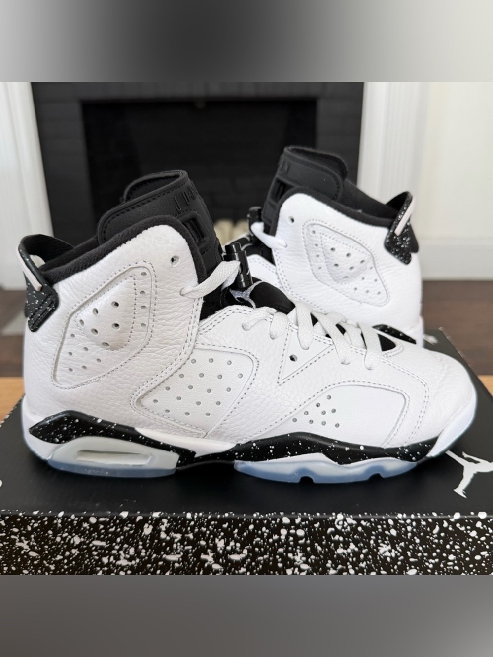 Air Jordan 6 Reverse Oreo - GS Size 5Y - Style: 384665-112